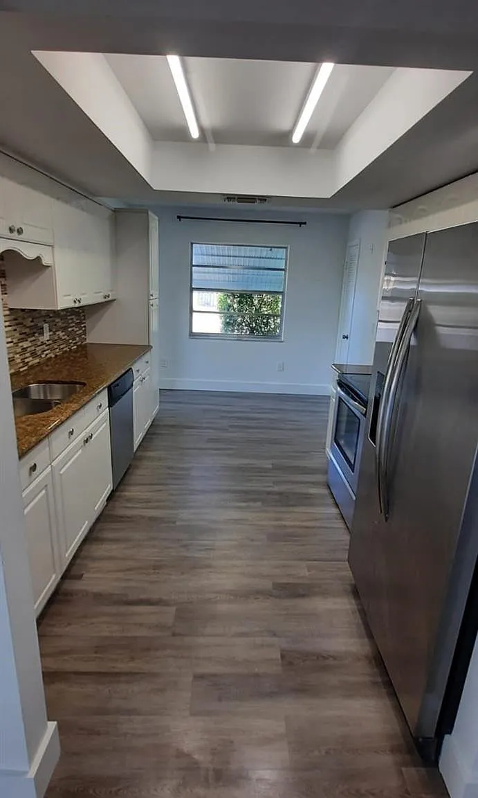 3 bed, 2.0 bath, 1551 sqft, $3,200 — Photo 4