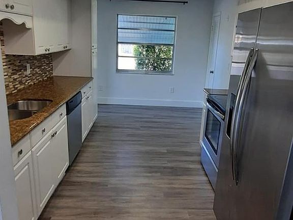 4th image of 9370 SW 1st Pl