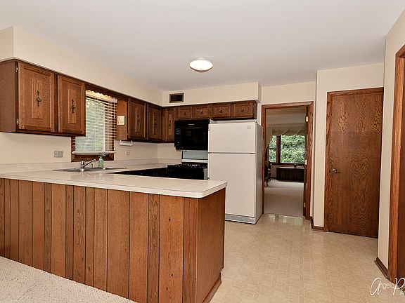5th image of 26141 N Greenbriar Ct