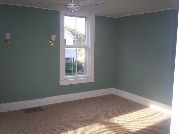 4th image of 142 Walker St