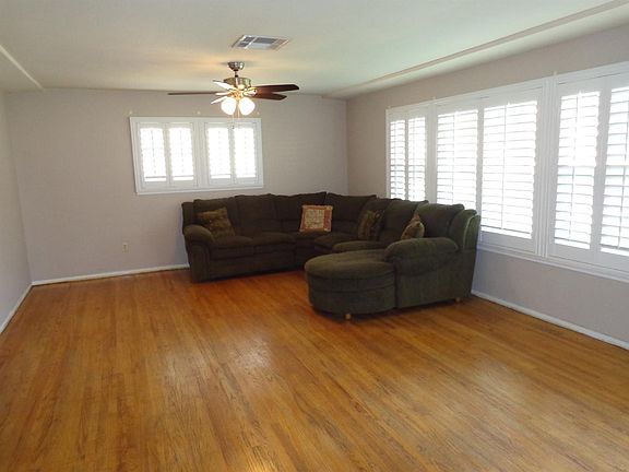 5th image of 3140 Acacia Ave