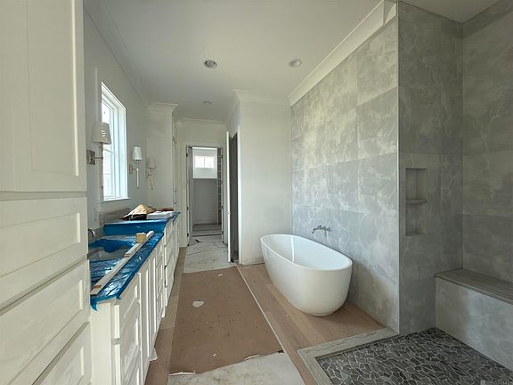 3rd image of 2725 Pointe Marie Dr