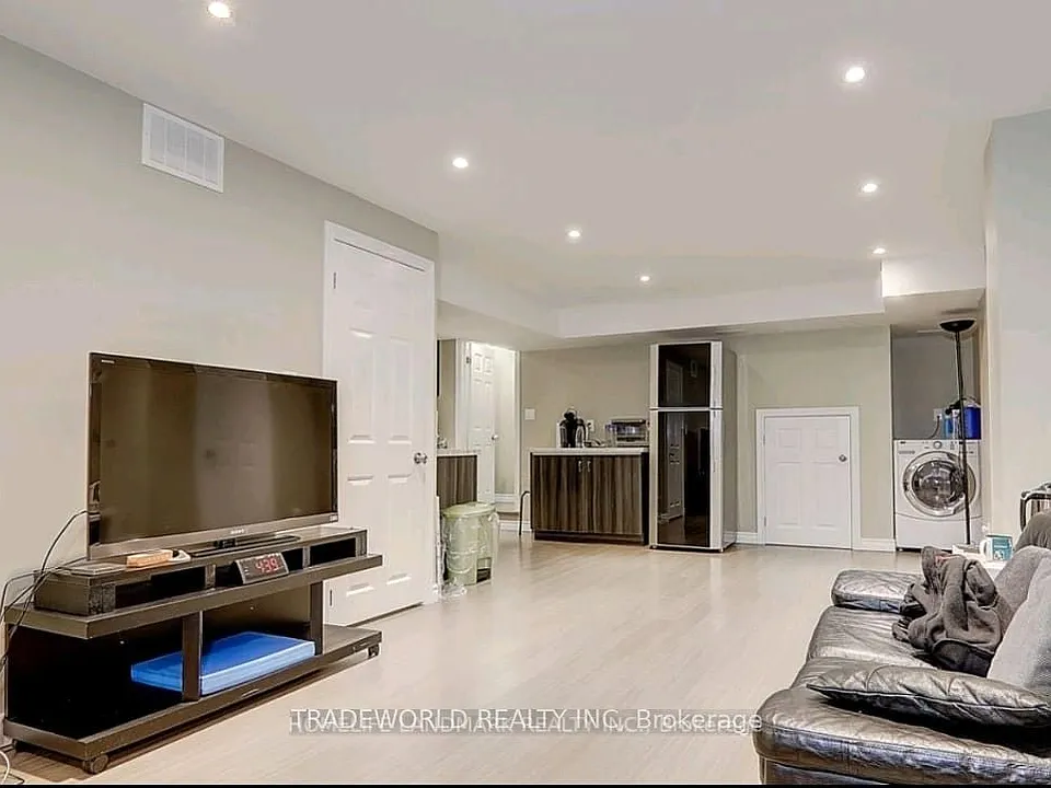 1 Donald Buttress Blvd W #BASEMENT