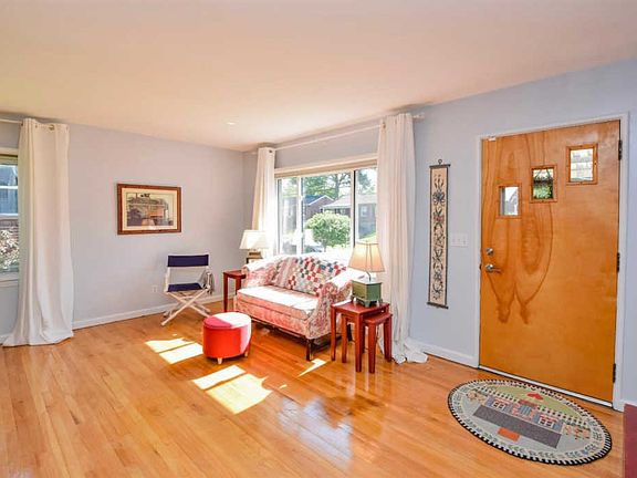 4th image of 8657 Wicklow Ave
