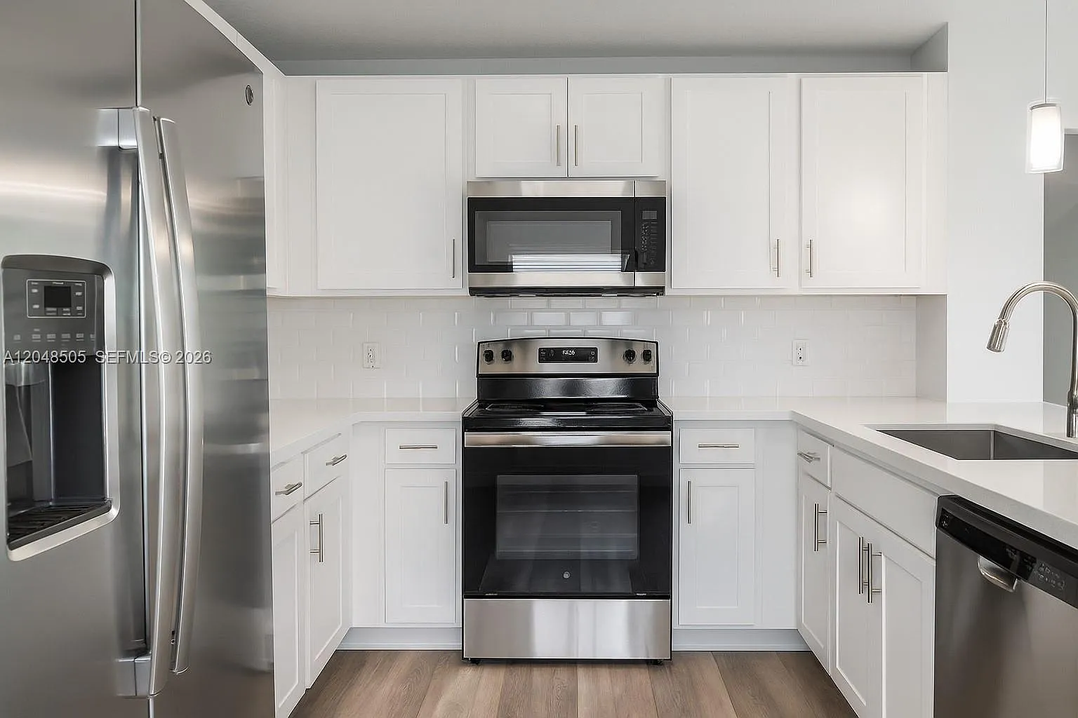 3 bed, 2.0 bath, 1382 sqft, $2,400 — Photo 3