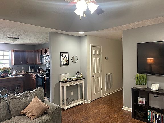 3rd image of 315 White Dogwood Dr