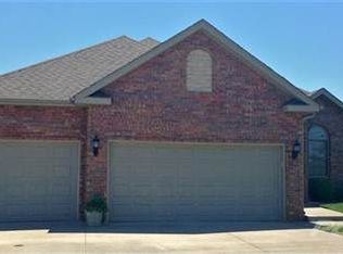 2692 W Williamsburg St, Springfield, MO 65810