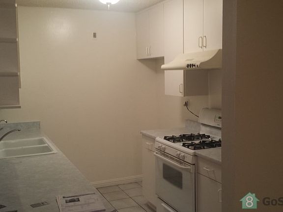 3rd image of 18620 Hatteras St Unit 121