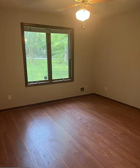 1007 Lee Jackson Dr — Photo 2