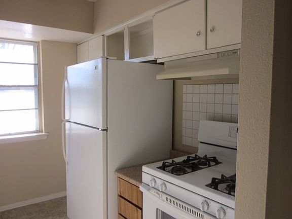 3rd image of 2410 Fulton Dr