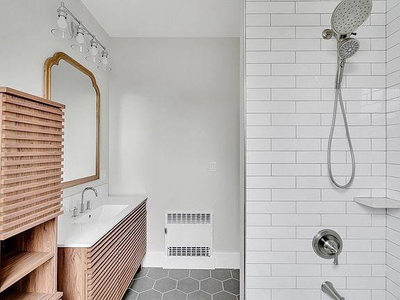 5th image of 1485 Beacon St #2A