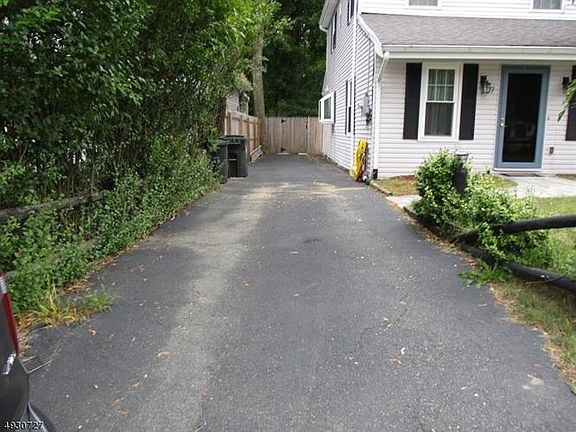 2nd image of 9 Woodsedge Ave