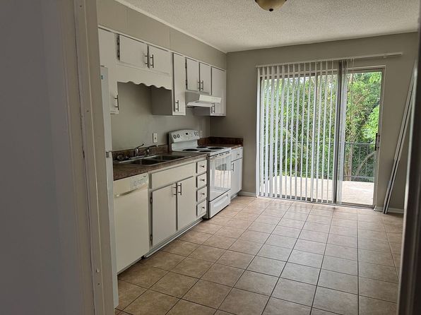 834 Beacon Pkwy E APT C