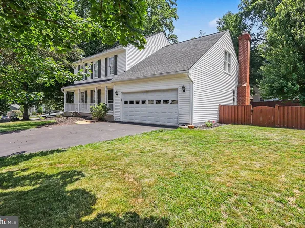 8019 Oak Bridge Ln, Fairfax Station, VA 22039