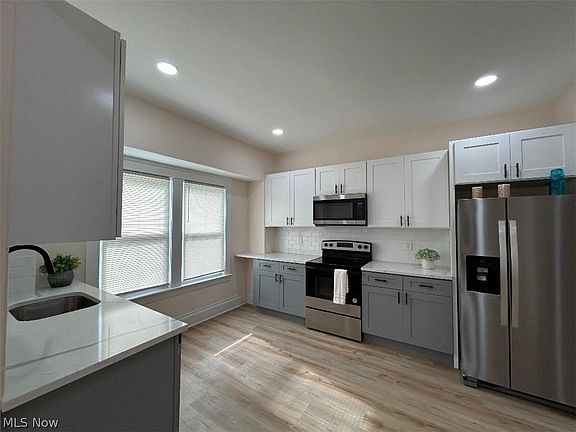 3rd image of 3279 W 97th St