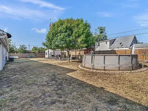 608 Oak Ln — Photo 24
