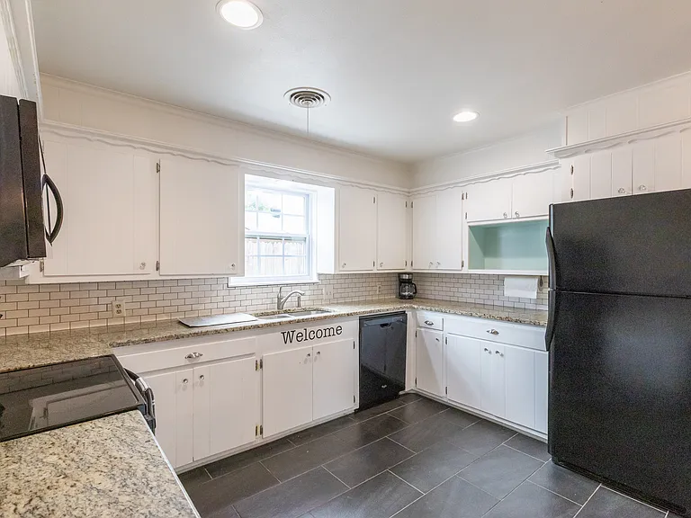 2132 Sylvan Dr — Photo 12