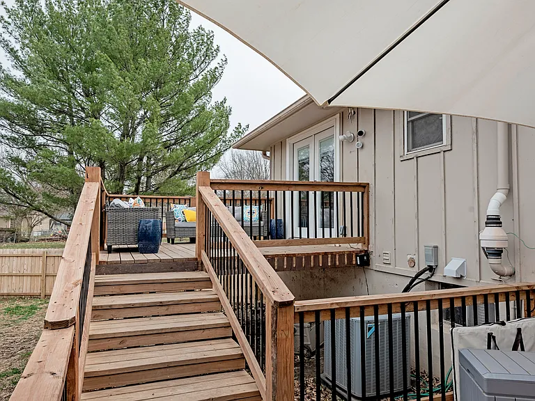 413 SE Lana Ct — Photo 46