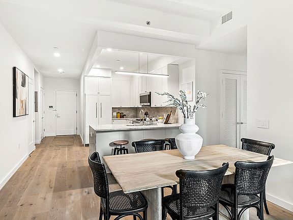 3rd image of 171 Calyer St APT 2C