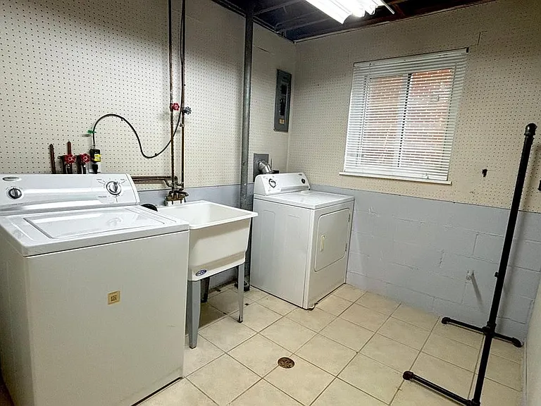 118 W Lawrence Ave — Photo 20
