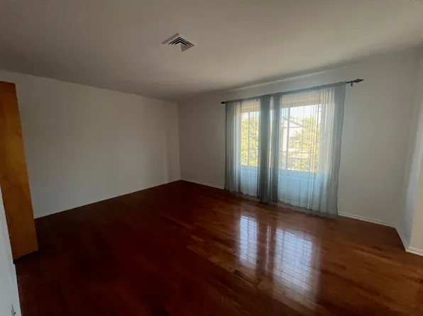 1437 John Street image 6 of 13