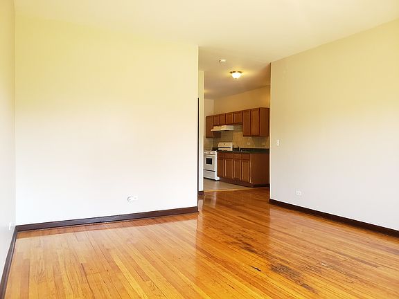 4th image of 5219 S Calumet Ave APT 2B