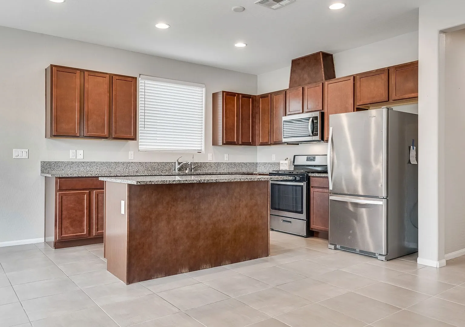 Bright & Spacious Las Vegas Home with Private Backyard — Photo 2