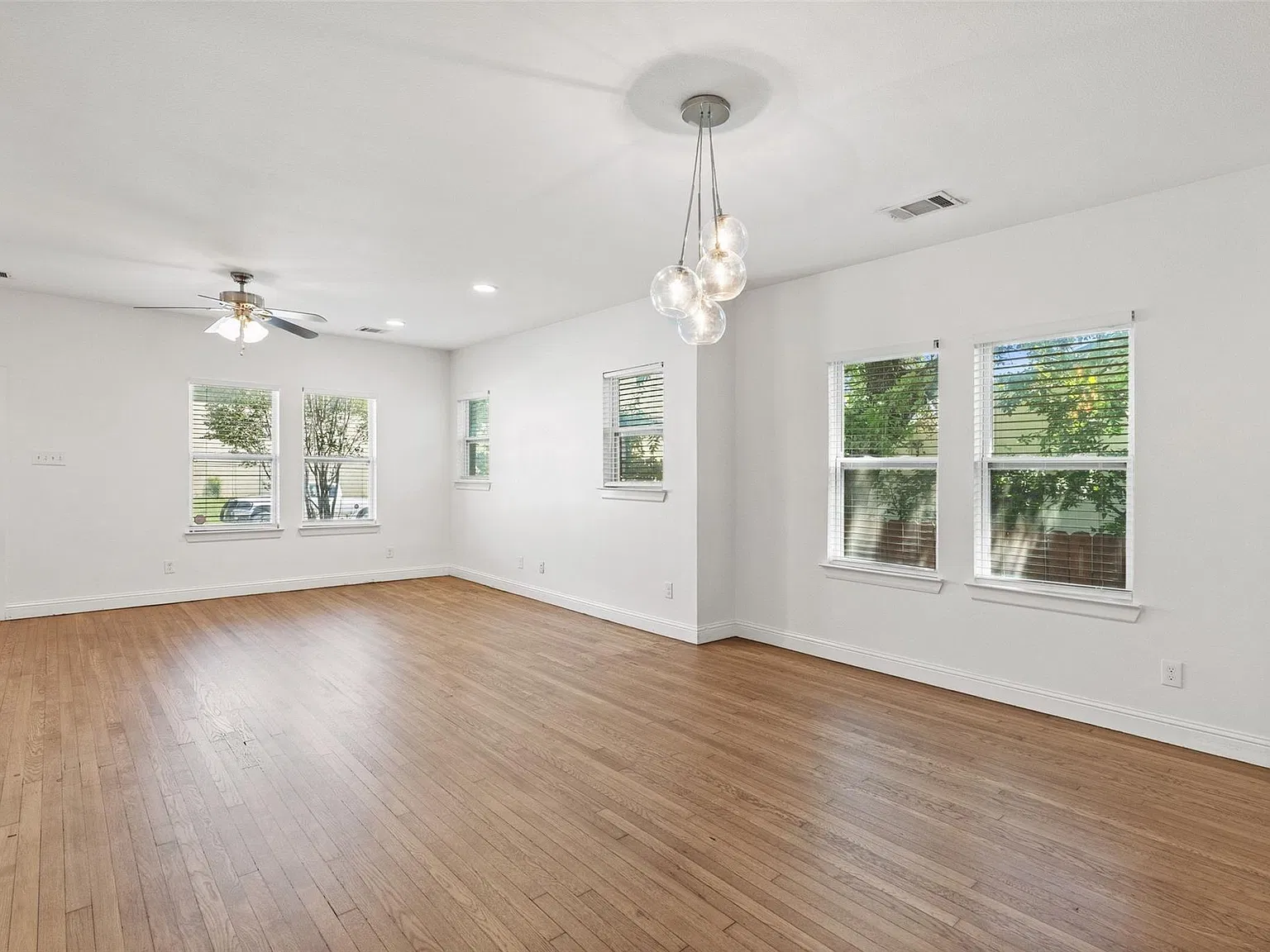 3 bed, 2.0 bath, 1950 sqft, $3,500 — Photo 3