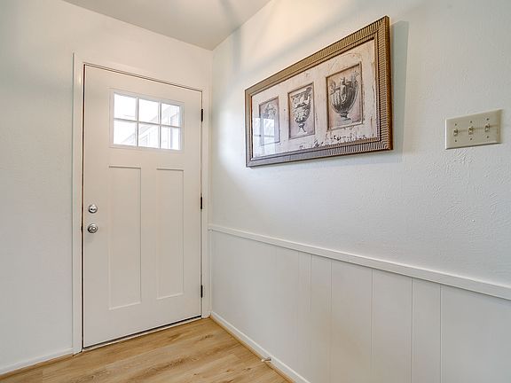 3rd image of 4761 Fieldcrest Dr