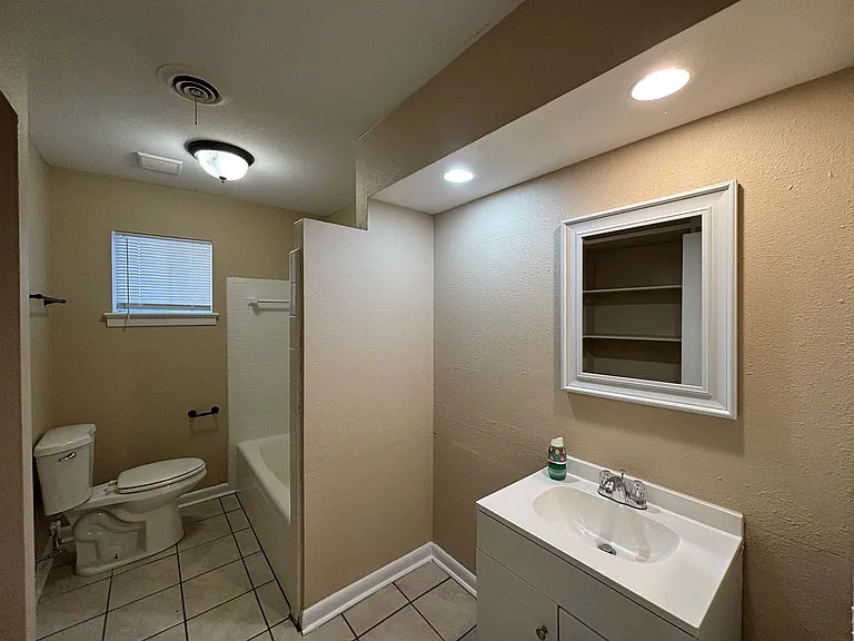 6900 Cloverdale Dr — Photo 8