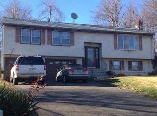 3 Otter Trl, Worcester, MA 01605