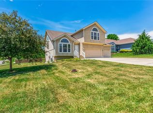 834 Old Paint Rd, Raymore, MO 64083