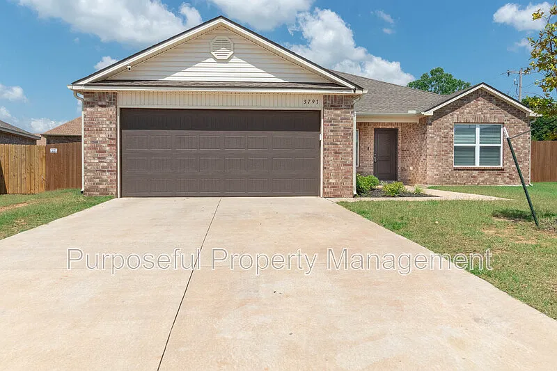 3 bed, 2.0 bath, 1713 sqft, $1,850 — Photo 2