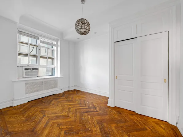 2109 Broadway image 5 of 9