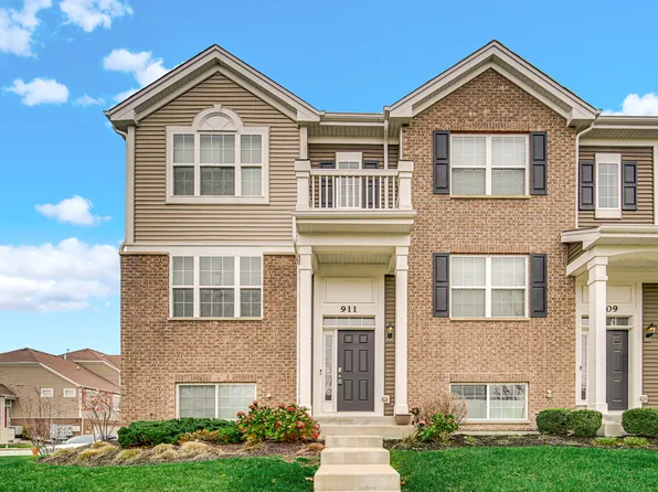 911 Charlton Ln, Naperville, IL 60563