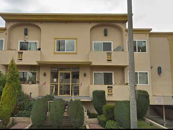 3rd image of 927 S Shenandoah St APT 102
