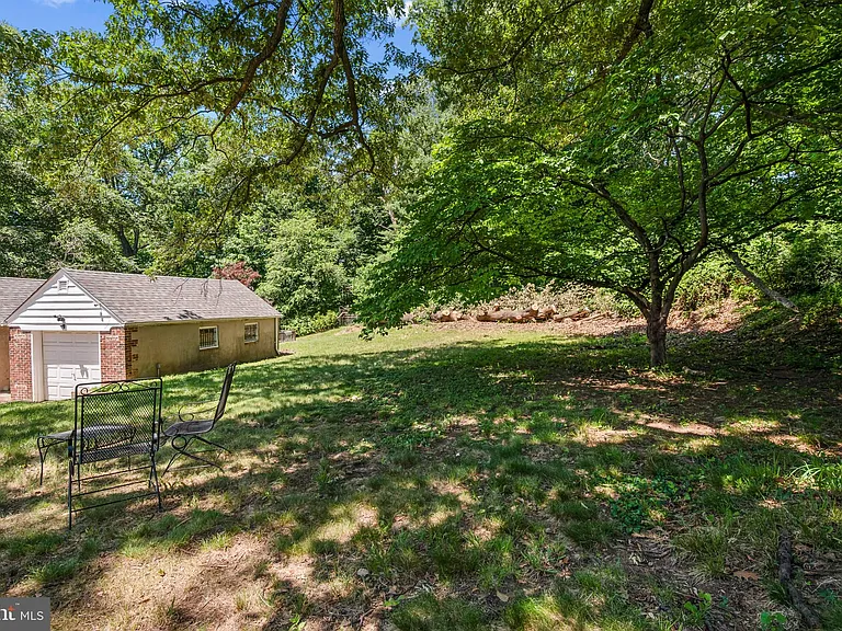 9110 Autoville Dr — Photo 35