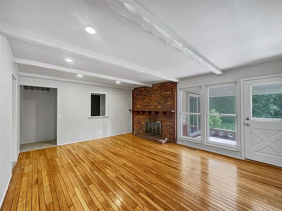 3rd image of 2832 Cranberry Ct
