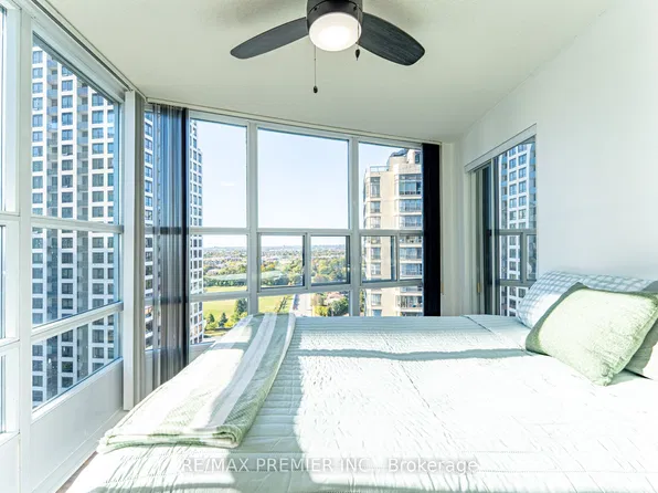 33 Elm Dr W #2002, Mississauga, ON L5B 4M2