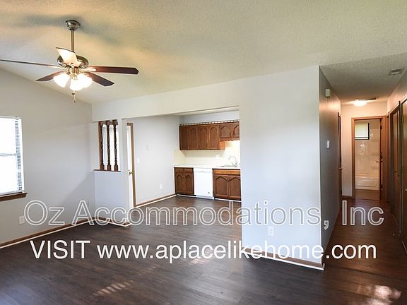 4th image of 117 SE Greystone Dr