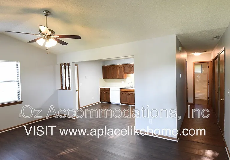 117 SE Greystone Dr — Photo 4