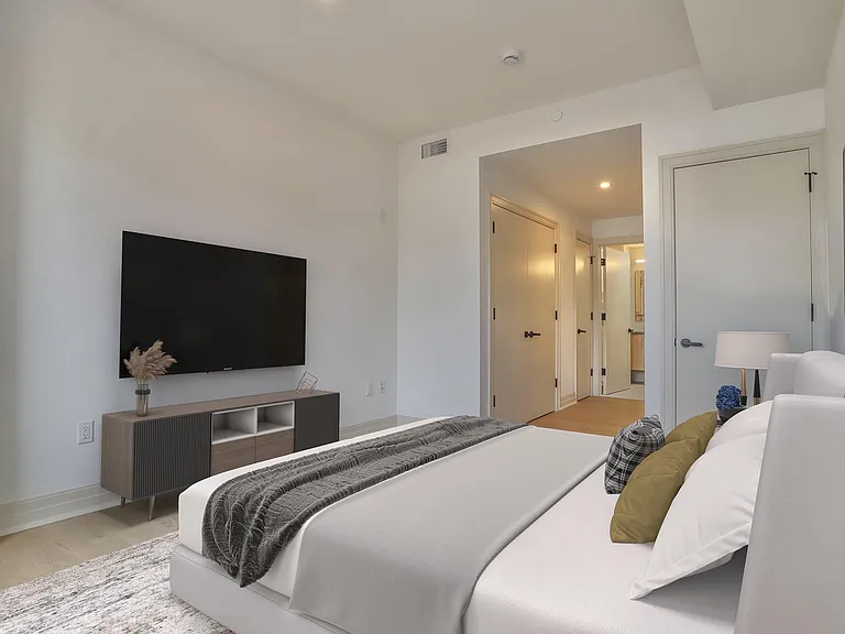931 Madison St #309 — Photo 9