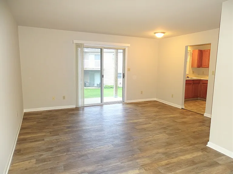 128 Hilldale Dr #B — Photo 3