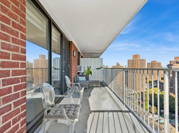 383 Grand Street image 4 of 11