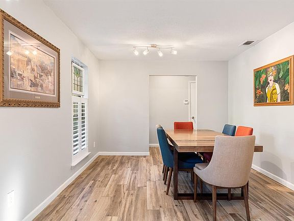 5th image of 604 Parkwood Dr