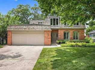 449 Lakeside Manor Rd, Highland Park, IL 60035