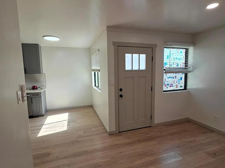 4034 E Moreland St #2 — Photo 2