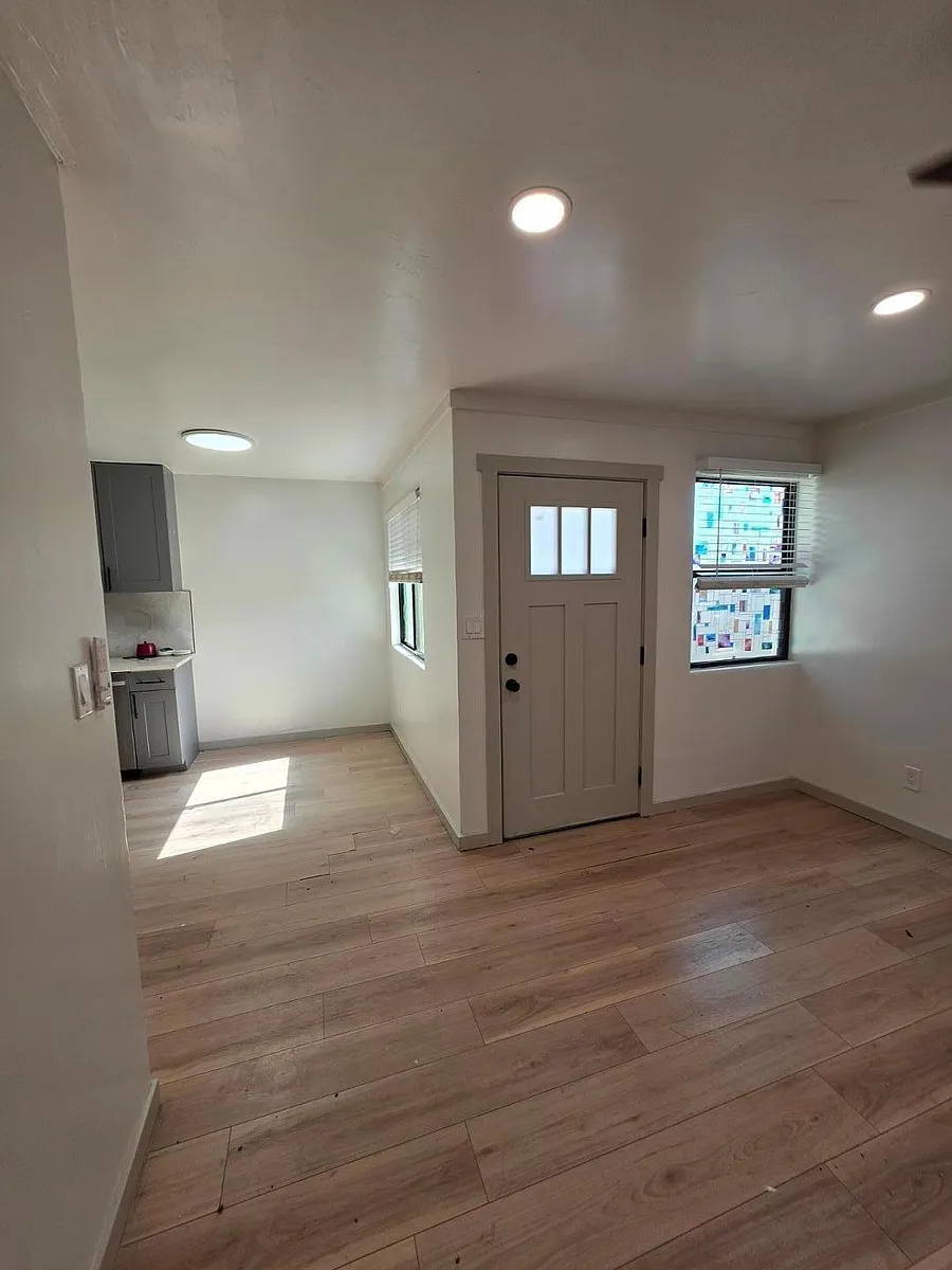 Building Photo - 4034 E Moreland St #2