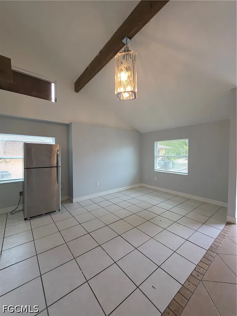 2 bed, 2.0 bath, 2220 sqft, $1,400 — Photo 3