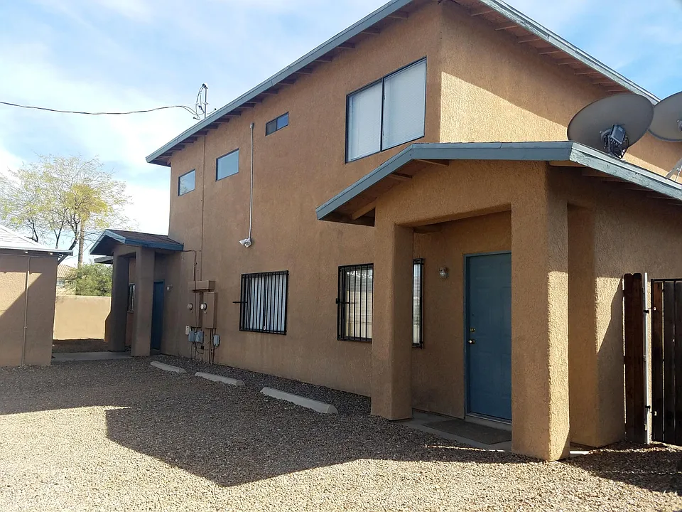 1387 E Edison St